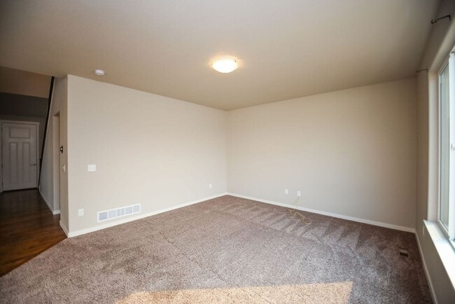 Building Photo - 4 Bedroom Home in Wellington