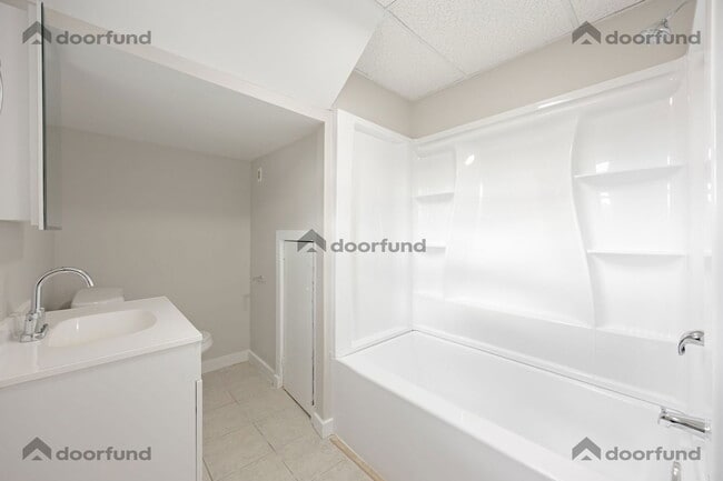 Building Photo - 4 Balloon Landing