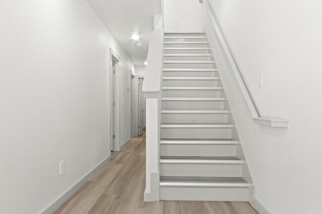 Building Photo - ** MOVE IN SUMMER 6/28/2028 ** 4 Bedroom 4.5 Bathroom Very Short walk to TCU campus