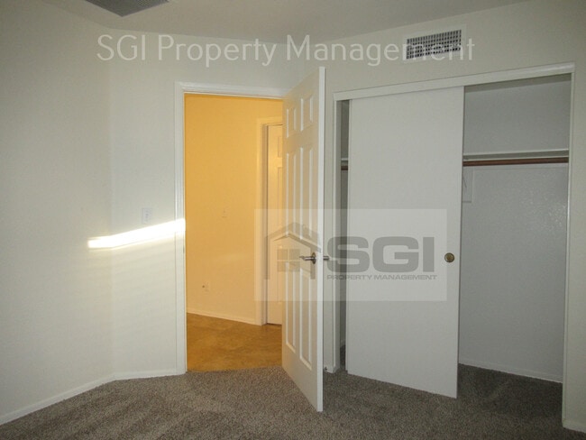 Building Photo - 8725 W Bluefield Ave