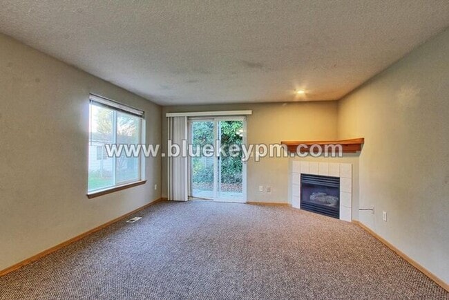 Building Photo - 3 Bed, 2 Bath Home in a Culdesac Near St. James Road and NE 54th Street