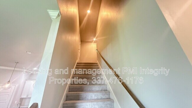 Building Photo - 8103 Stonelake Cir Ave E