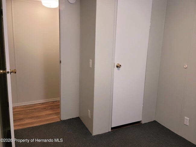 Building Photo - 5323 S Knobhill Terrace