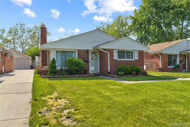 Building Photo - Beautiful Home in Dearborn Heights