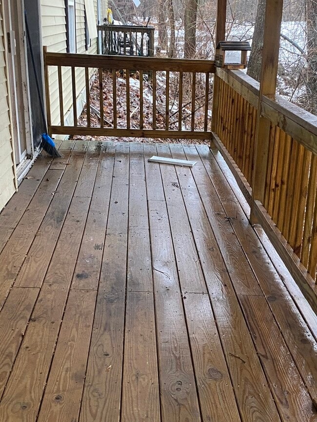 Building Photo - Spacious 3 bedroom 2 bath with 1 stall garage duplex outside city of Watertown for rent!