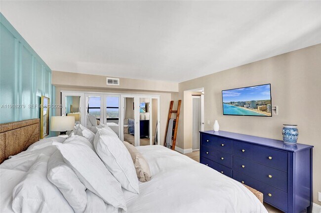 Building Photo - 2301 S Ocean Dr