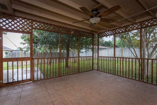 Building Photo - 901 Kings Way