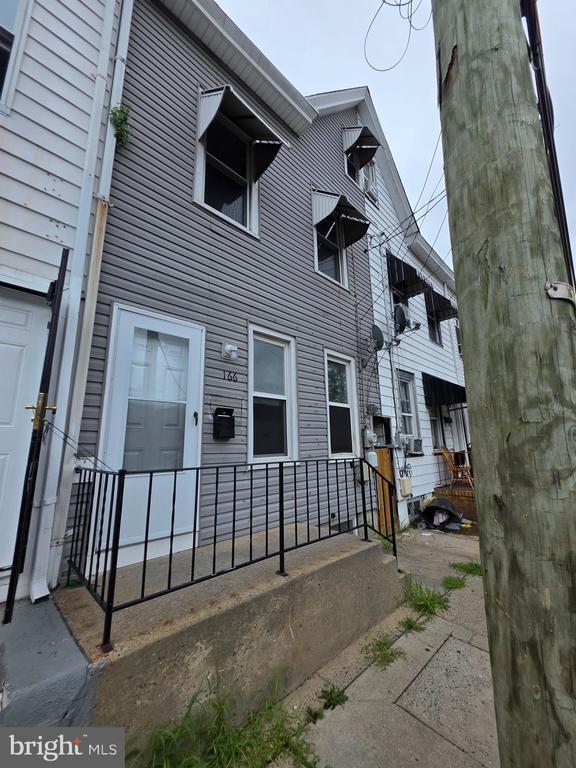 Primary Photo - 166 Jersey St