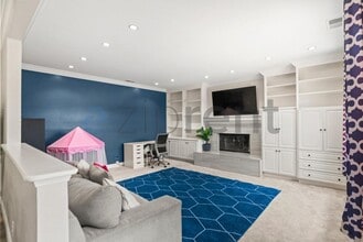 Building Photo - Unit