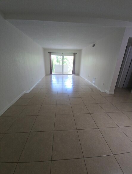 Building Photo - 8950 SW 69th Ct