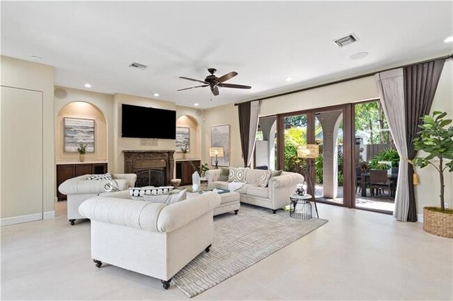 Building Photo - 1312 SE 2nd Ct