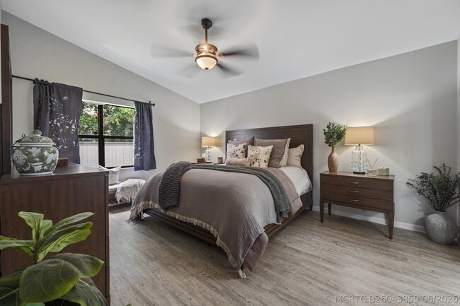 Building Photo - 2482 Bedford Mews Dr