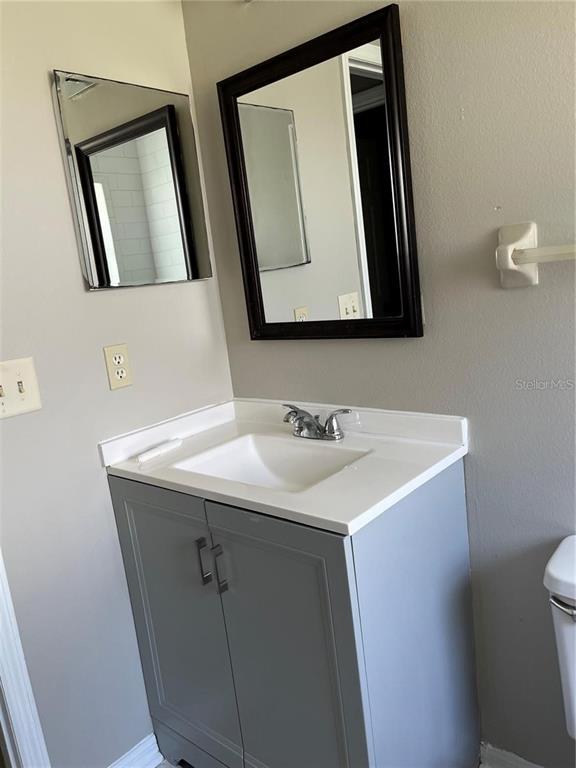 Building Photo - 1465 Tiverton Dr