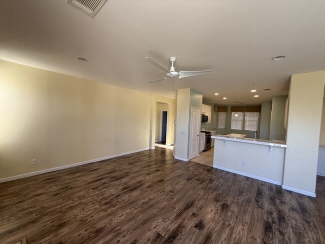 Building Photo - 1345 Clasico Dr