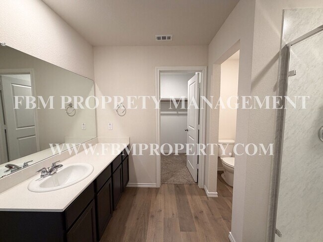 Building Photo - 369 Thoroughbred St