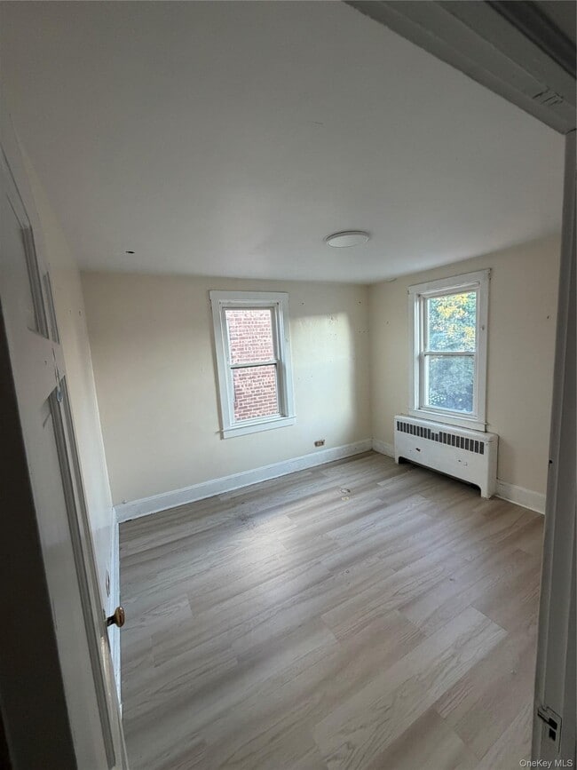 Building Photo - 228 Roberts Ave