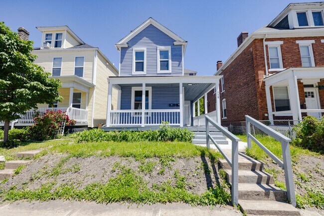 Primary Photo - 358 St Clair Ave