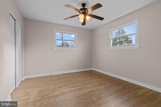 Building Photo - 131 Kipling Dr