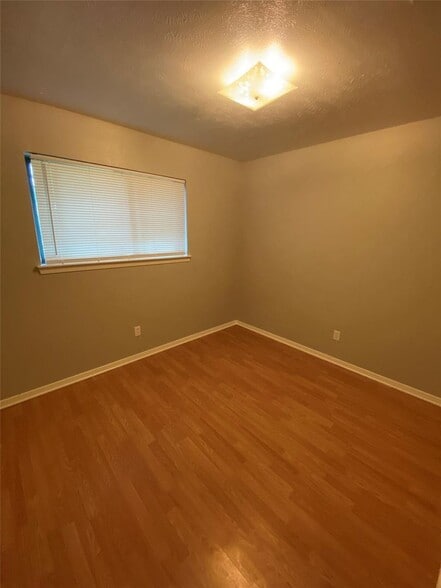 Building Photo - 1102 Laurel Hl Ct