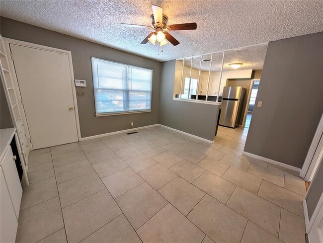 Building Photo - 2800 NE 17th St