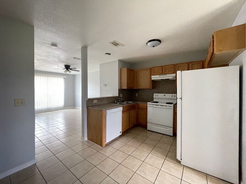 Building Photo - 4006 Madison Dr