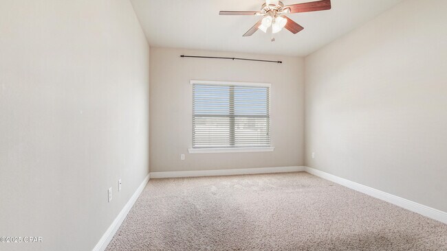 Building Photo - 221 S Shoreview Dr