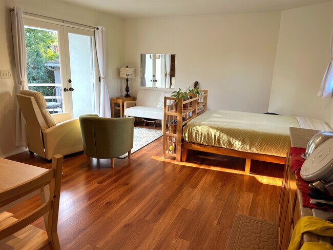 Prior tenant's great use of space - 2330 Malcolm Ave