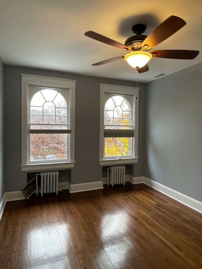 Building Photo - Beautiful Petworth Row House On Grant Circle Park W/Parking Included, Pets Welcomed, Updated Kitc...