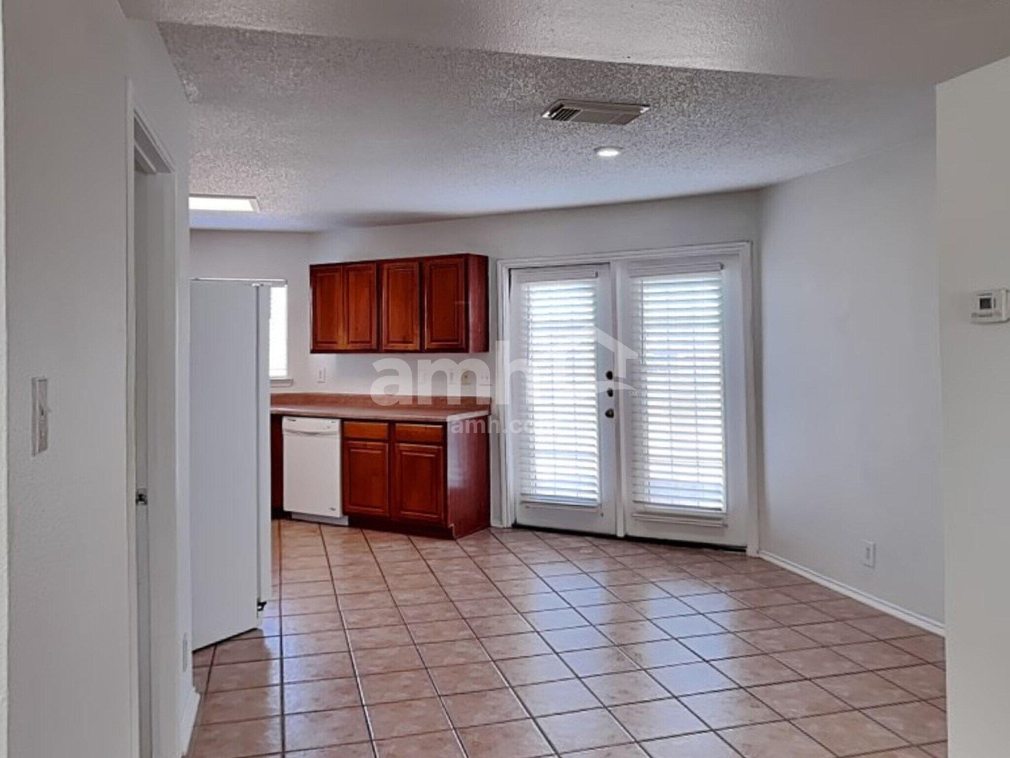 Building Photo - 33 Messenger Crk