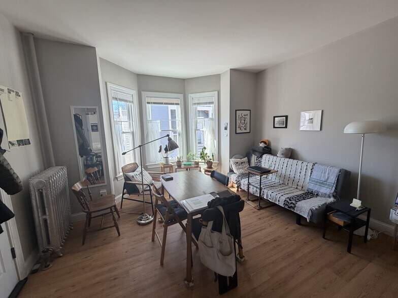 Building Photo - 28 Adams St