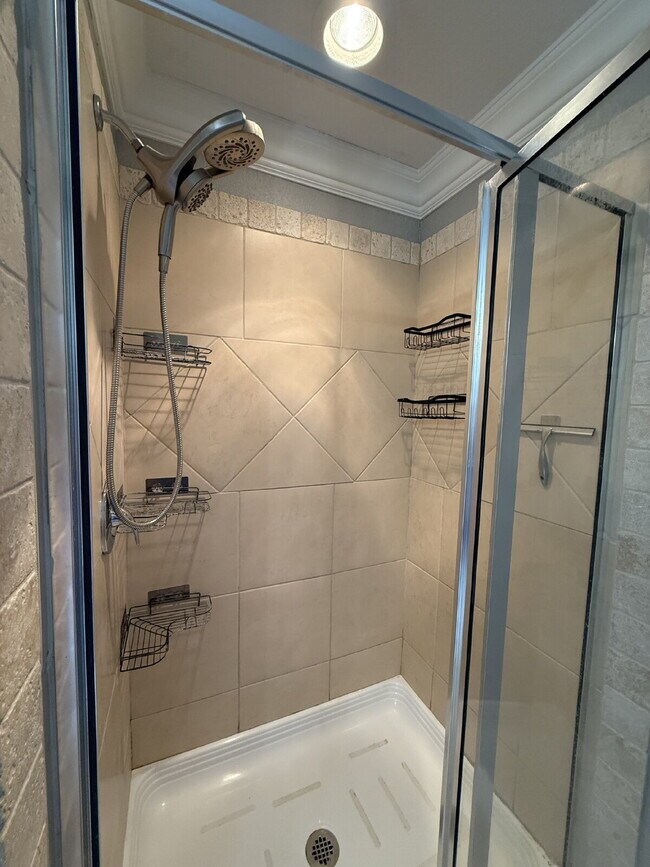 Building Photo - Great Outdoor Living Space / 4BR with 3 Ca...