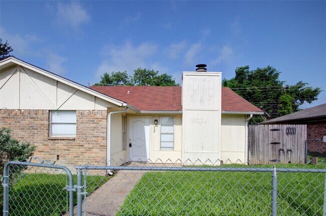 Building Photo - 708 N Cooper St