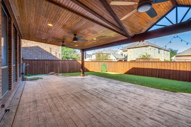Building Photo - 3250 Woodbine Tr