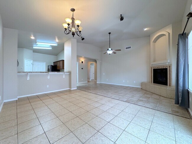Building Photo - Northeast El Paso 3 Bed/2 Bath Refrig A/C