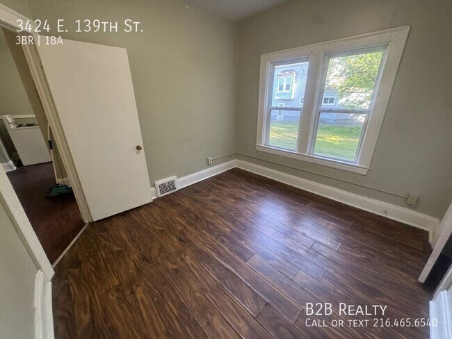 Building Photo - 3424 E 139th St