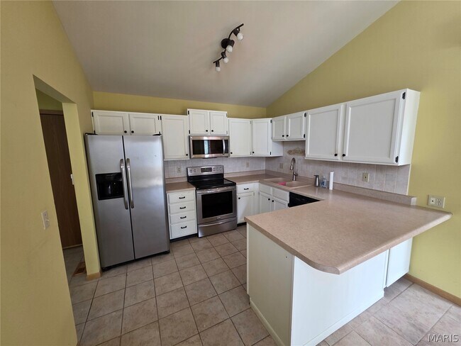 Building Photo - 3935 Rhine Ct