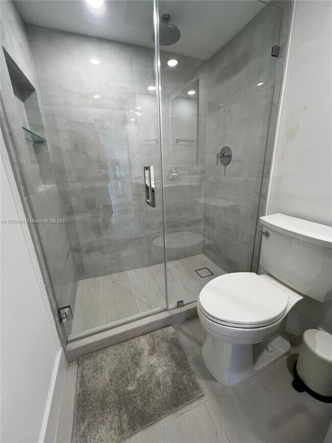 Building Photo - 251 Crandon Blvd