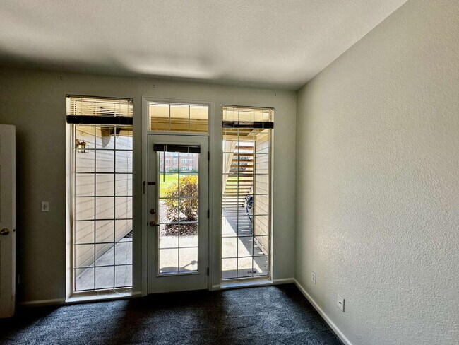 Building Photo - Available Now! "Spacious 2-Bed, 2-Bath Con...