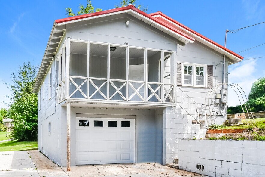 Building Photo - 960 7th Pl