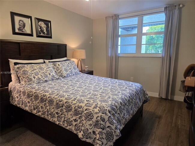Building Photo - 9410 Poinciana Pl