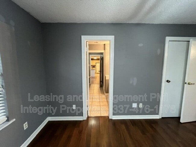 Building Photo - 107 Village Ln