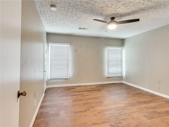 Building Photo - 1144 N McKinley Ave