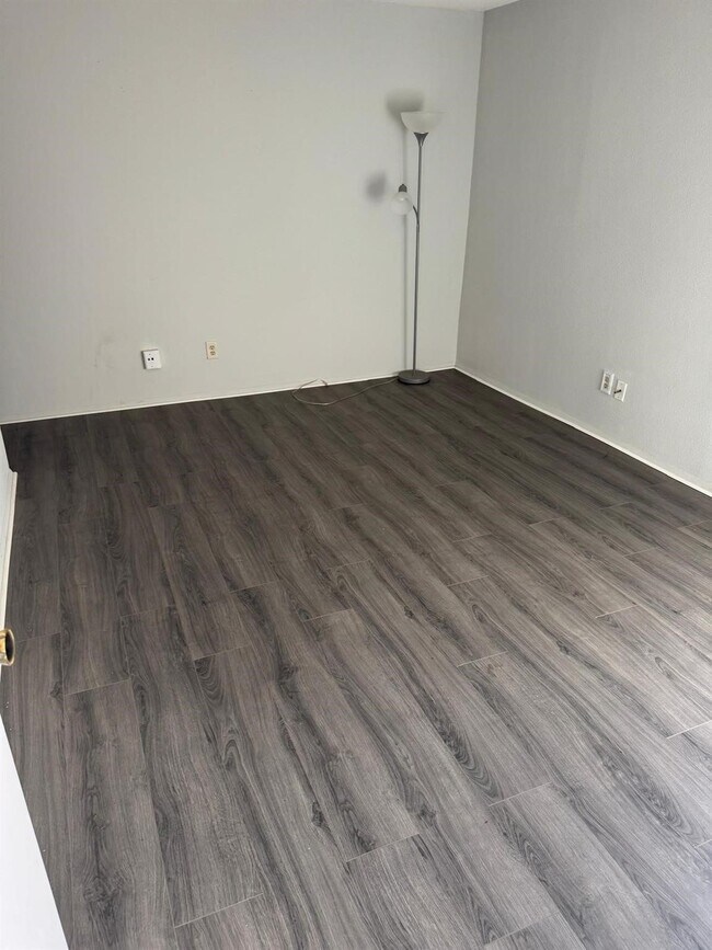 Building Photo - 10603 S Wilcrest Dr