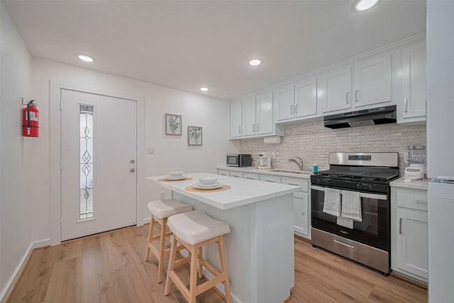 Building Photo - 6725 Avenue K