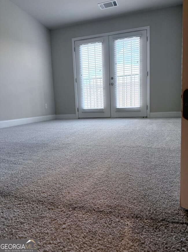 Building Photo - 2220 Manor Pointe Dr