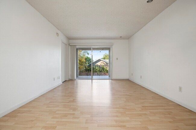 Building Photo - 2808 Plaza Terrace Dr