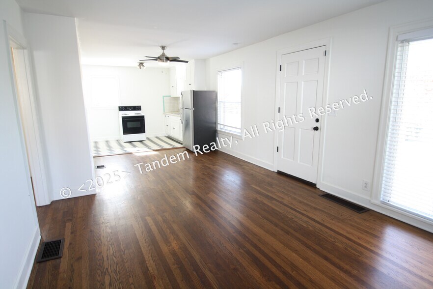 Building Photo - 720 Powers Ave