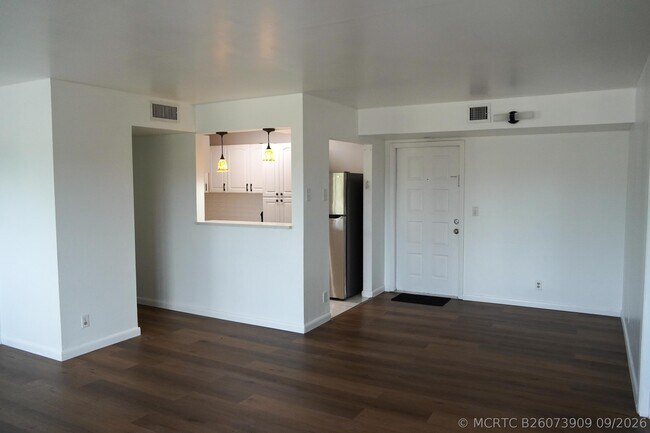 Building Photo - 3720 N Pine Island Rd
