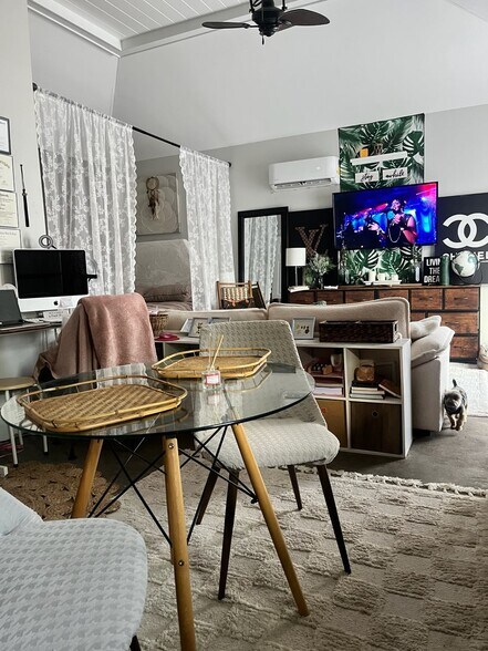 Building Photo - 12 E 54th St