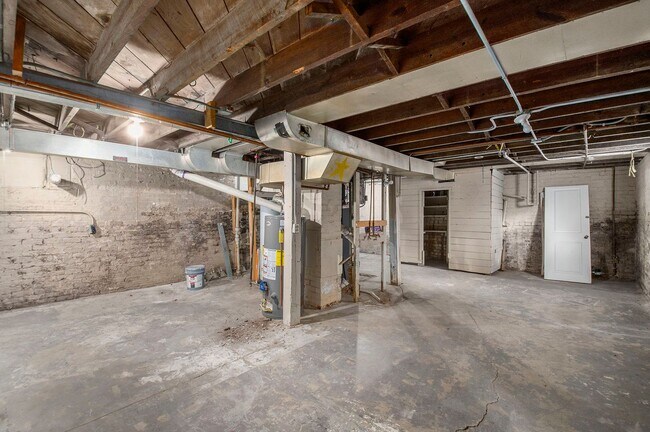 Building Photo - 3 bed/1.5 Bath Single Family Home